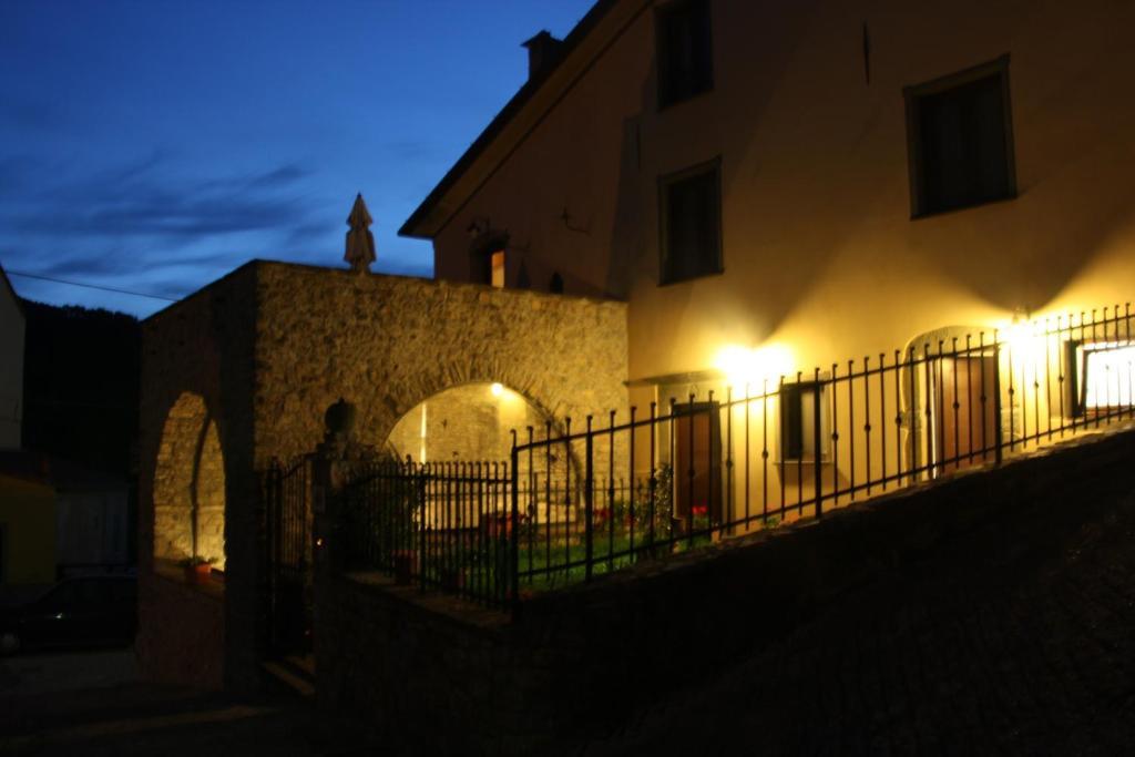 Hotel La Campana D'Oro Beverino Esterno foto
