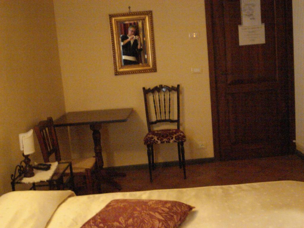 Hotel La Campana D'Oro Beverino Camera foto